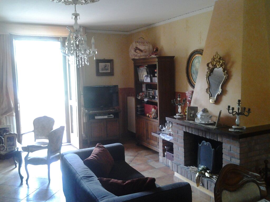 SCHIERA CENTRALE in zona Casina a Casina