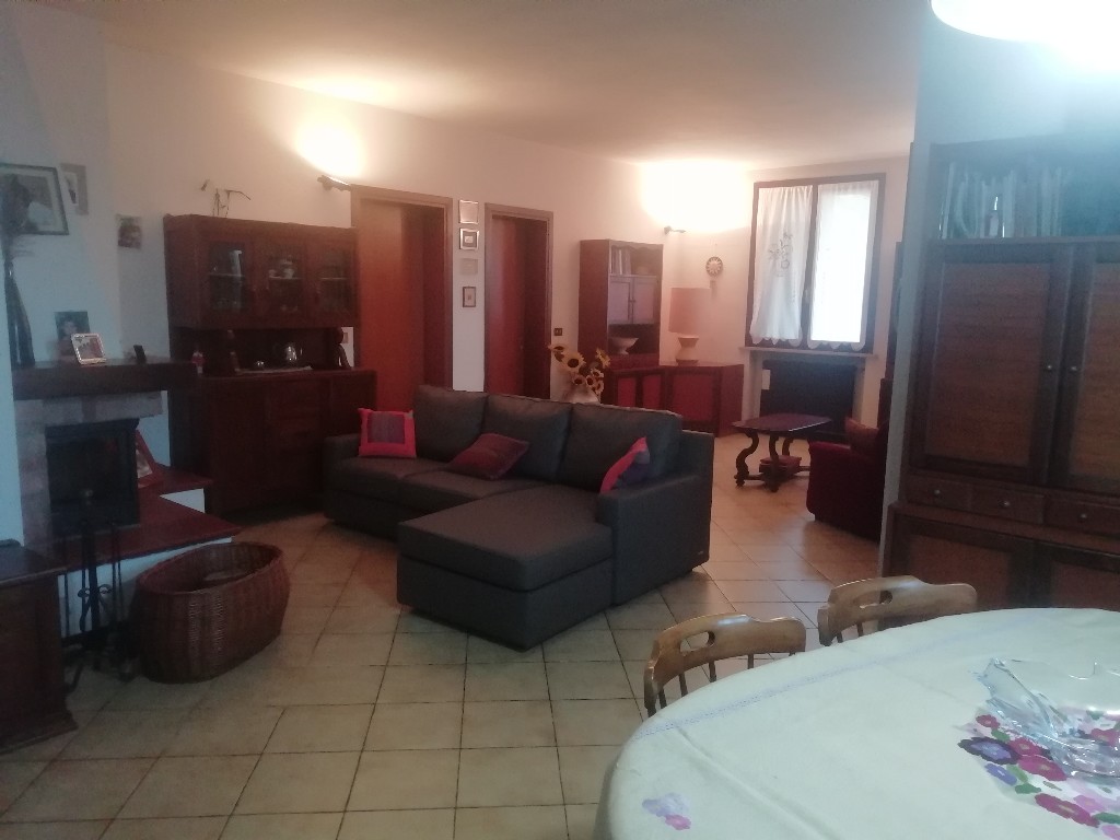 VILLA ABBINATA in zona Castelnovo di Sotto a Castelnovo di Sotto