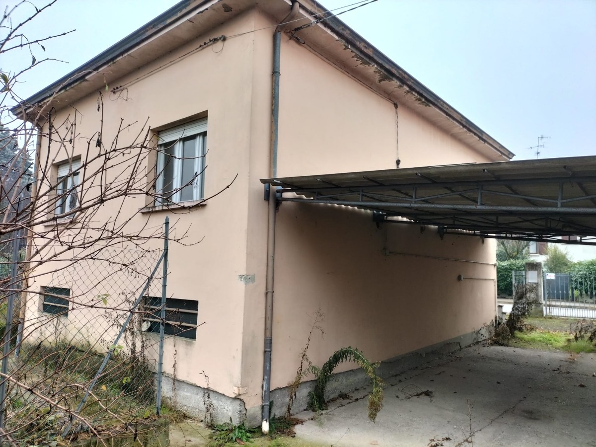 CASA SINGOLA in zona Castelnovo di Sotto a Castelnovo di Sotto