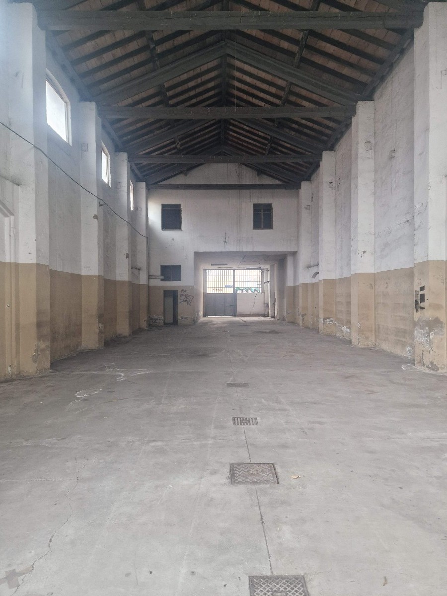 CAPANNONE in zona Santa Croce a Reggio Emilia
