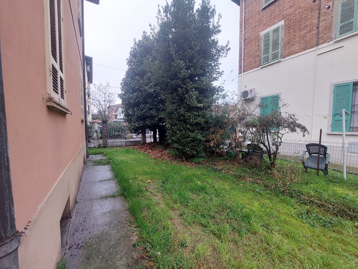 CASA SINGOLA in zona Regina Pacis a Reggio Emilia