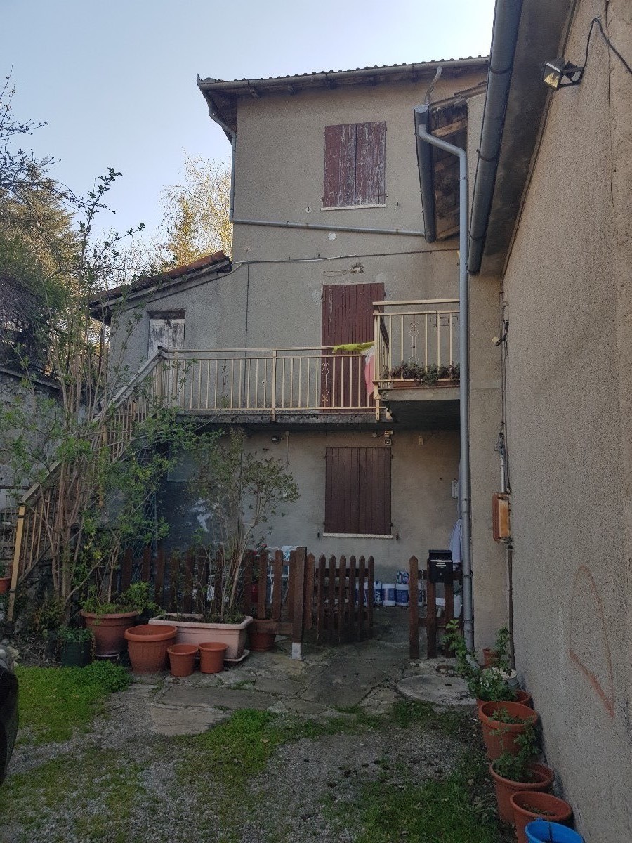 PORZIONE DI CASA in zona Toano a Toano