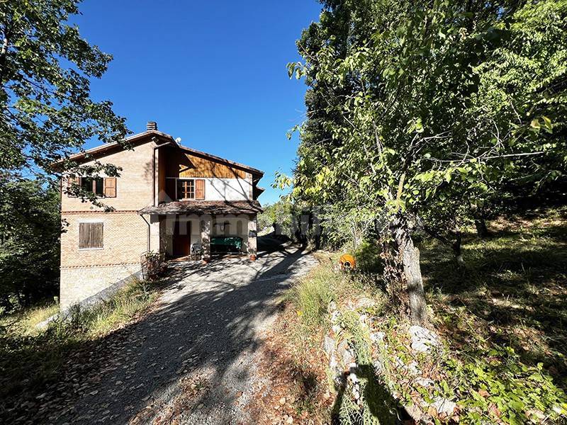 CASA SINGOLA in zona Baiso a Baiso