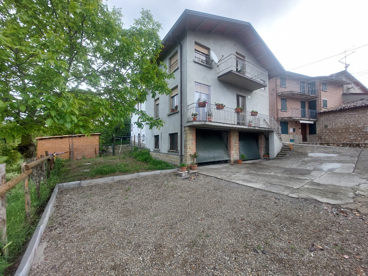 PORZIONE DI CASA in zona Casina a Casina