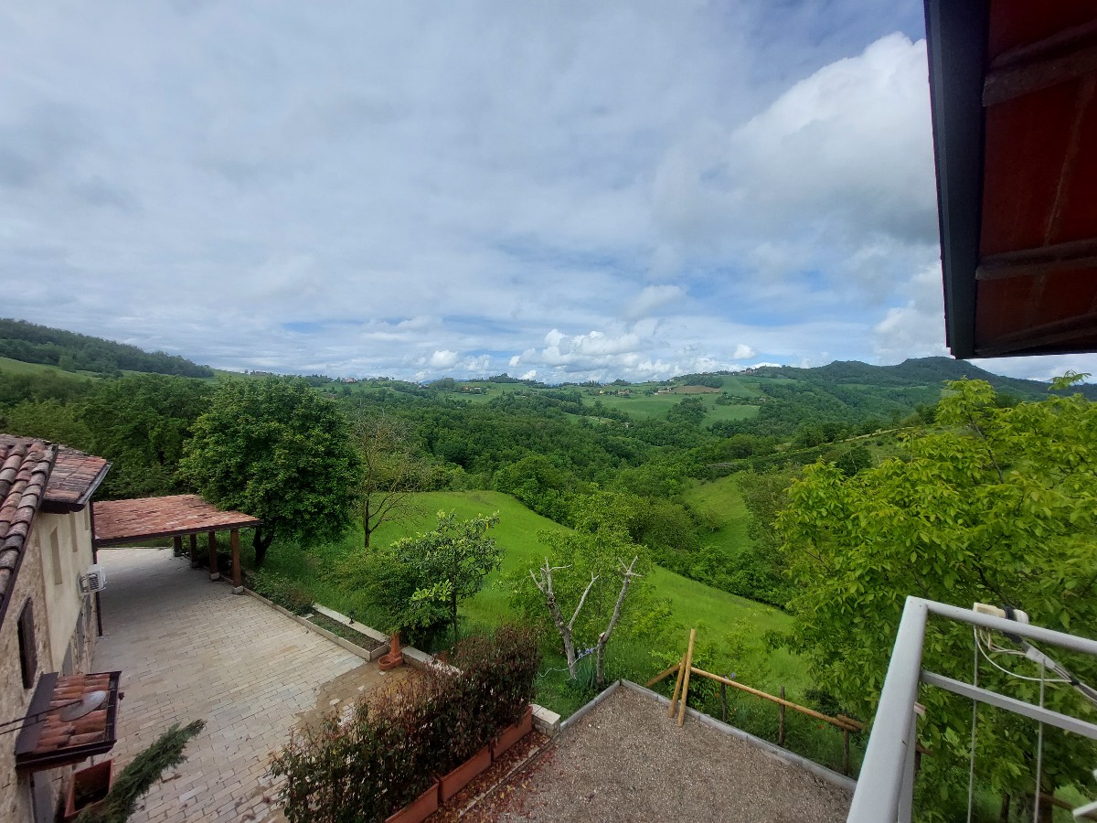APPARTAMENTO 2 CAMERE in zona Casina a Casina