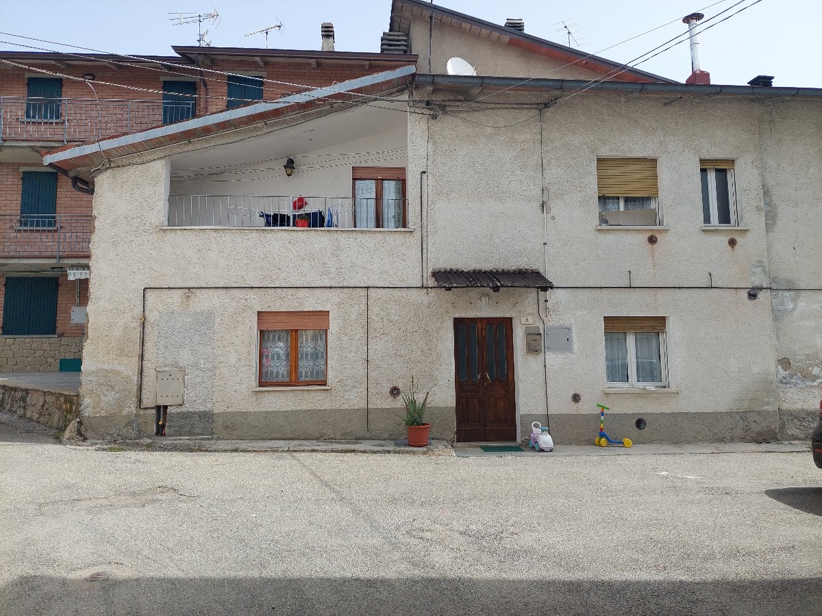 PORZIONE DI CASA in zona Casina a Casina