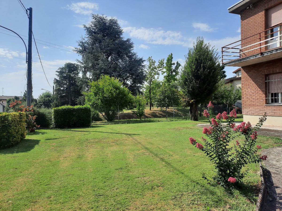 CASA SINGOLA in zona Montecchio a Montecchio Emilia