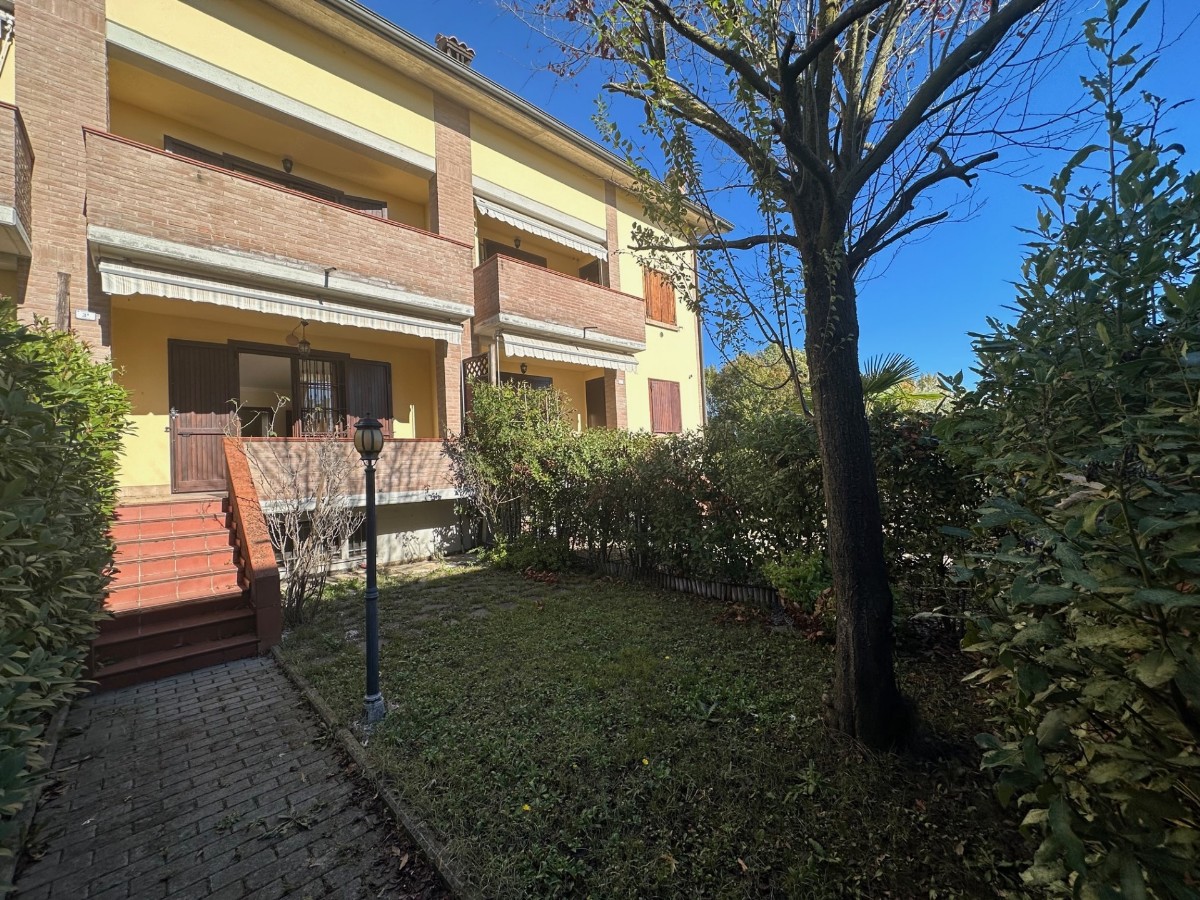 SCHIERA CENTRALE in zona Codemondo a Reggio Emilia