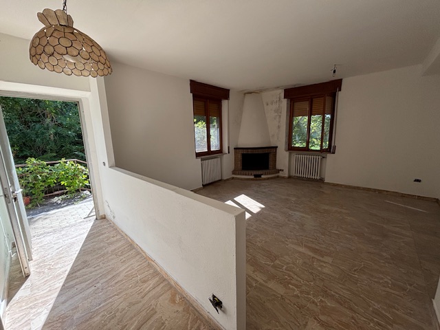 CASA SINGOLA in zona Carpineti a Carpineti
