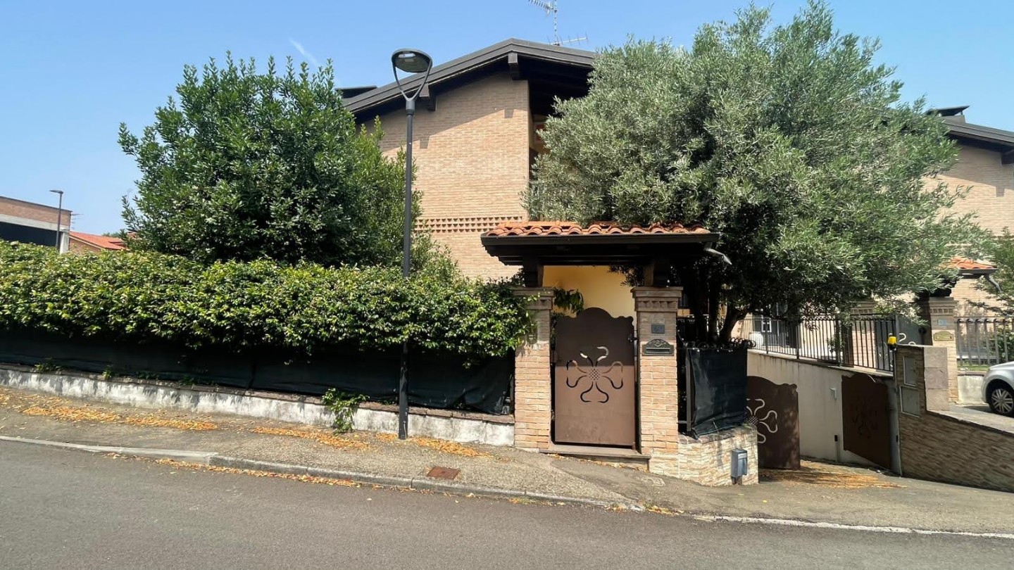 VILLA ABBINATA in zona Forche a Quattro Castella