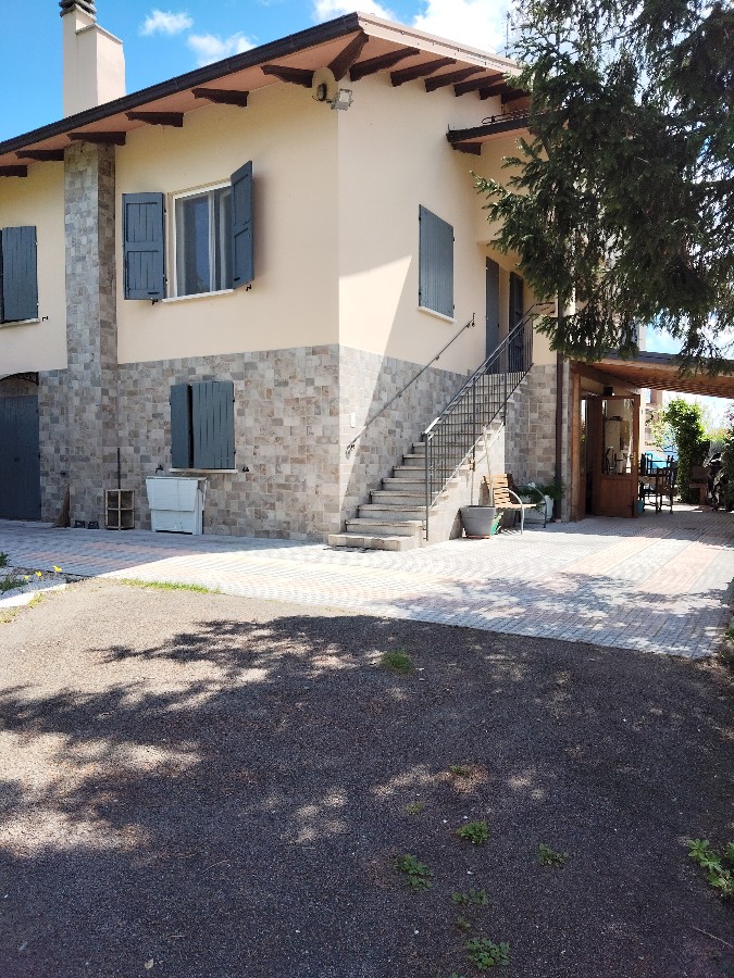 VILLA in zona Carpineti a Carpineti