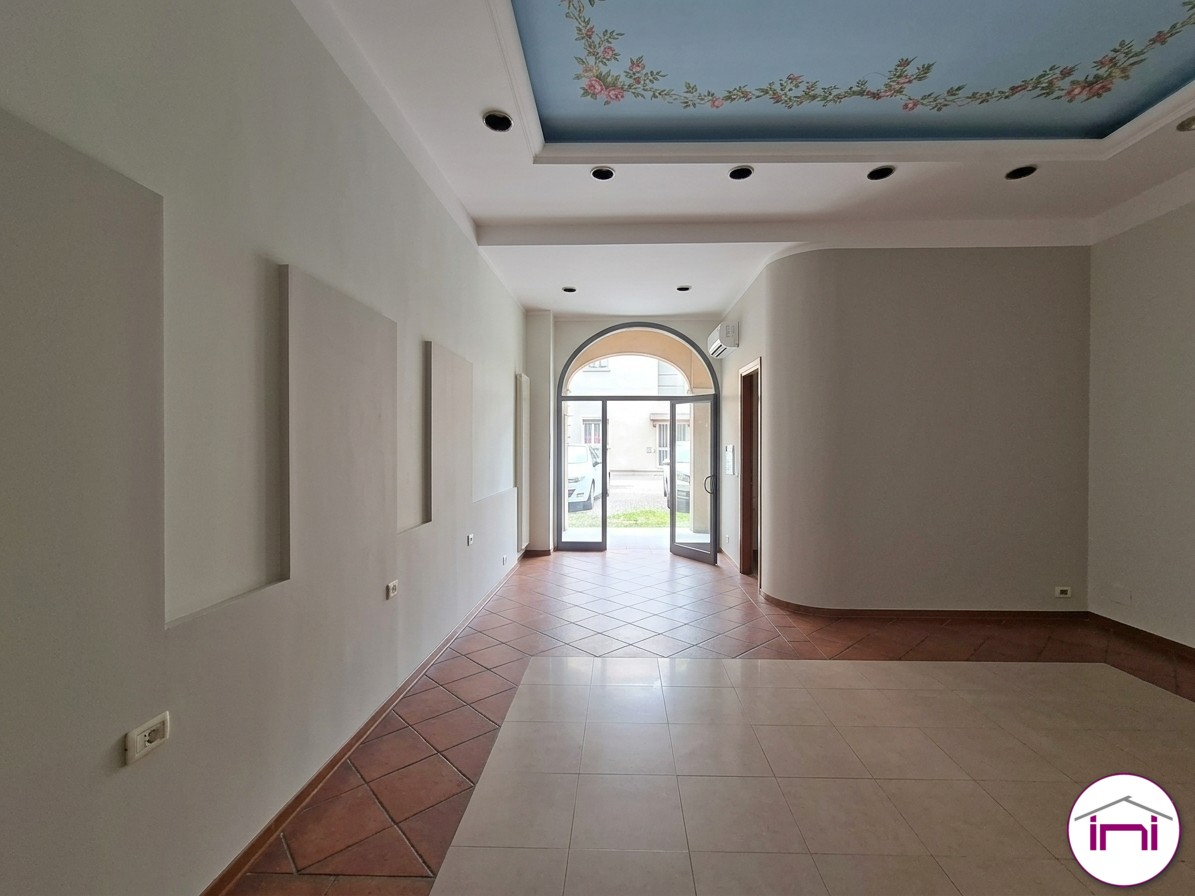 NEGOZIO in zona Castelnovo di Sotto a Castelnovo di Sotto