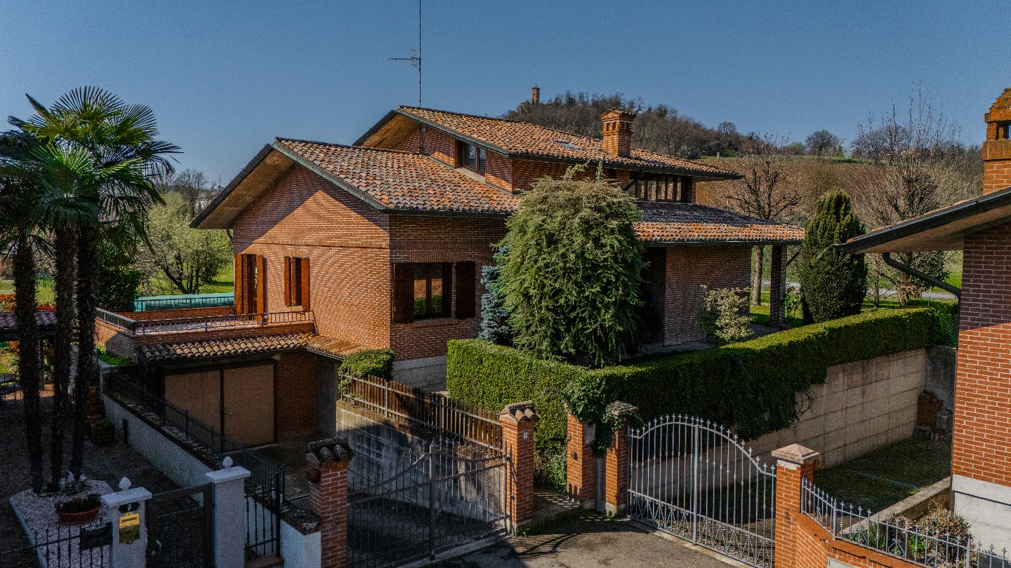 VILLA in zona Puianello a Quattro Castella