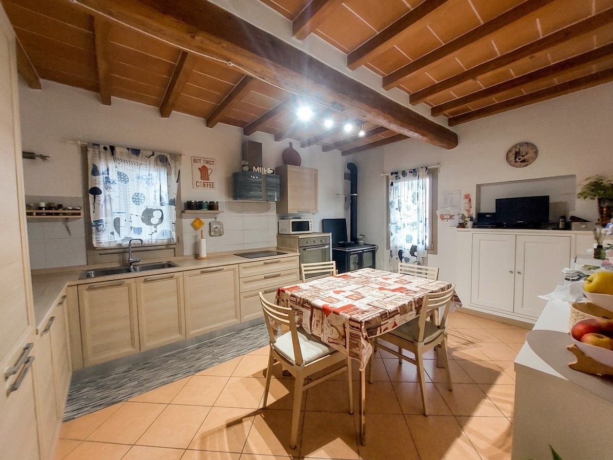 CASA SINGOLA in zona Pecorile a Vezzano sul Crostolo