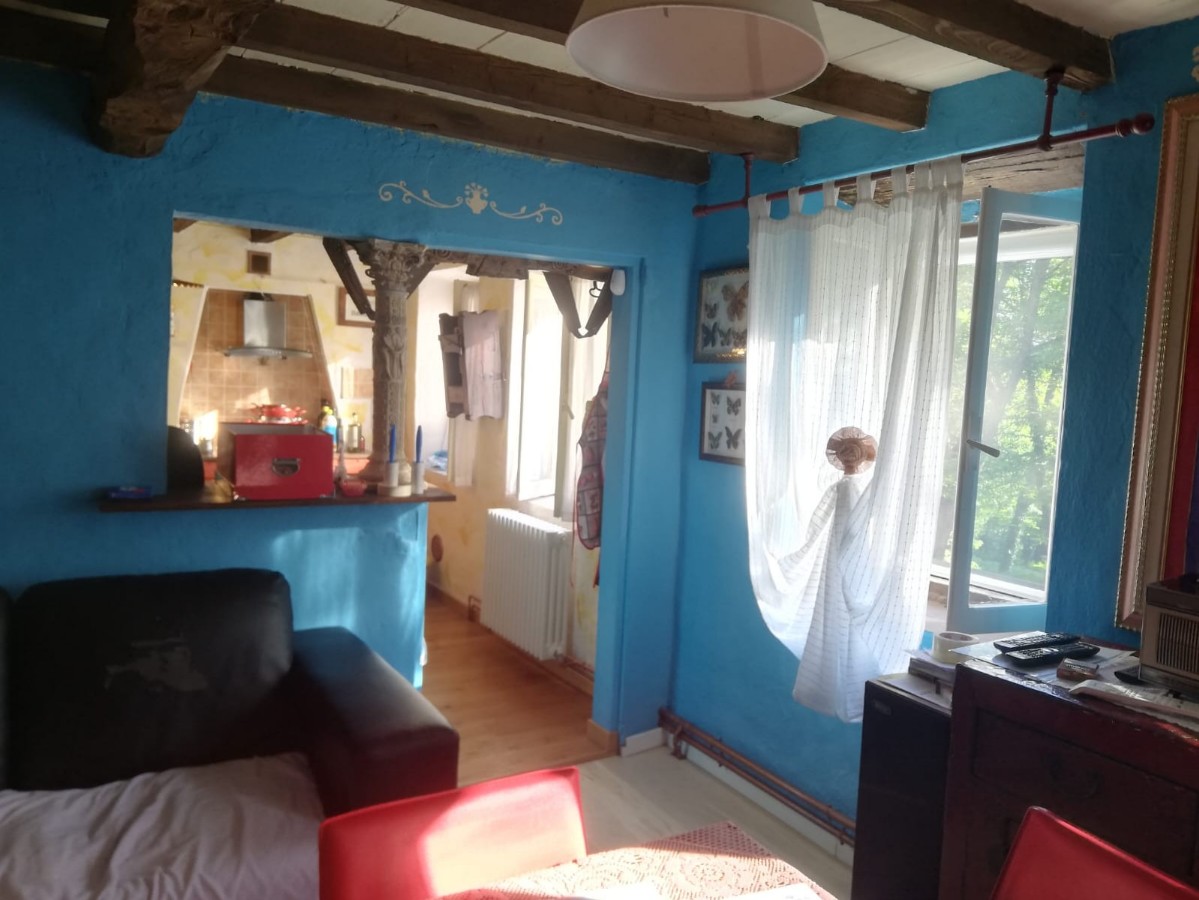 CASA SINGOLA in zona Giandeto a Casina