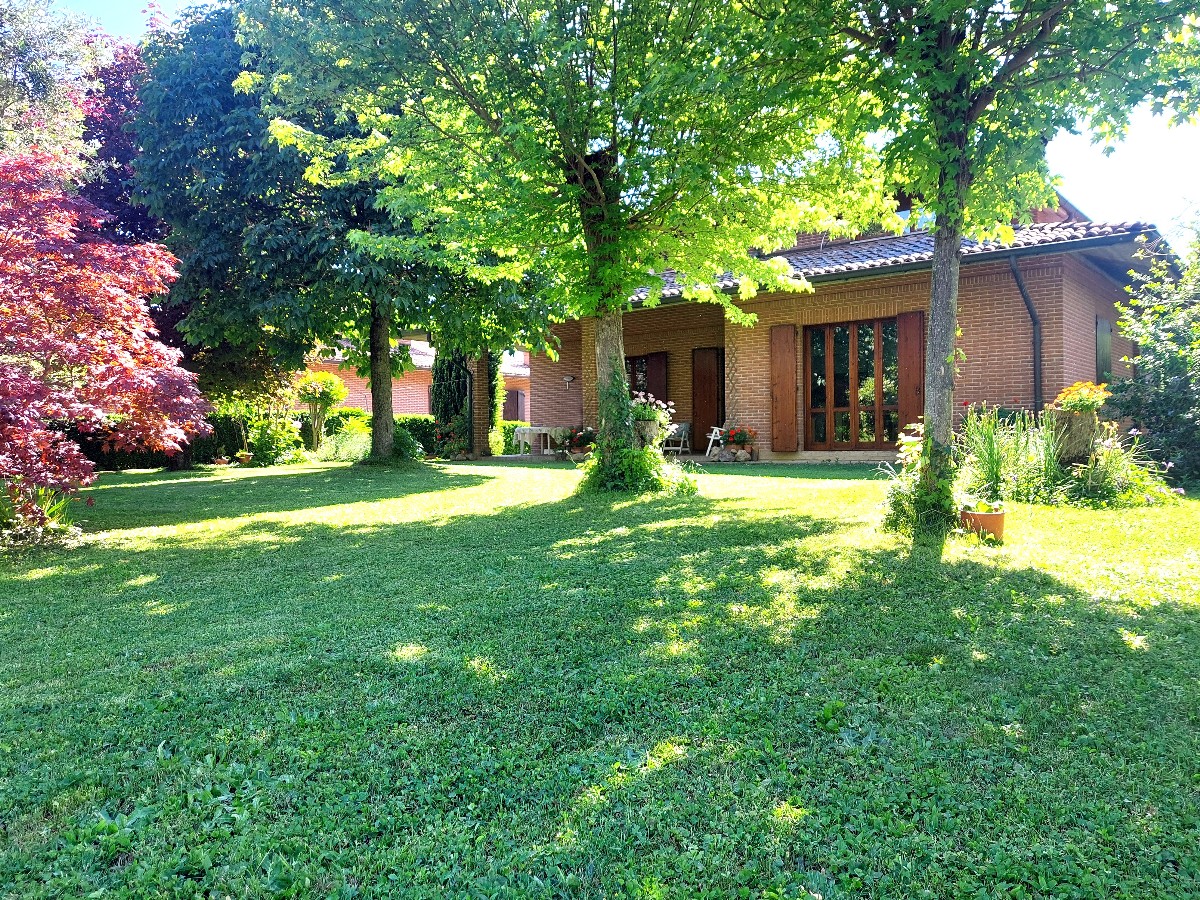 VILLA in zona Puianello a Quattro Castella