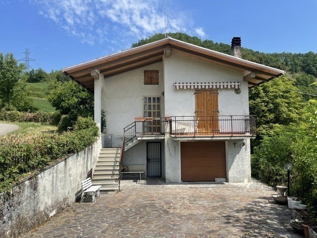 CASA SINGOLA in zona Vetto a Vetto