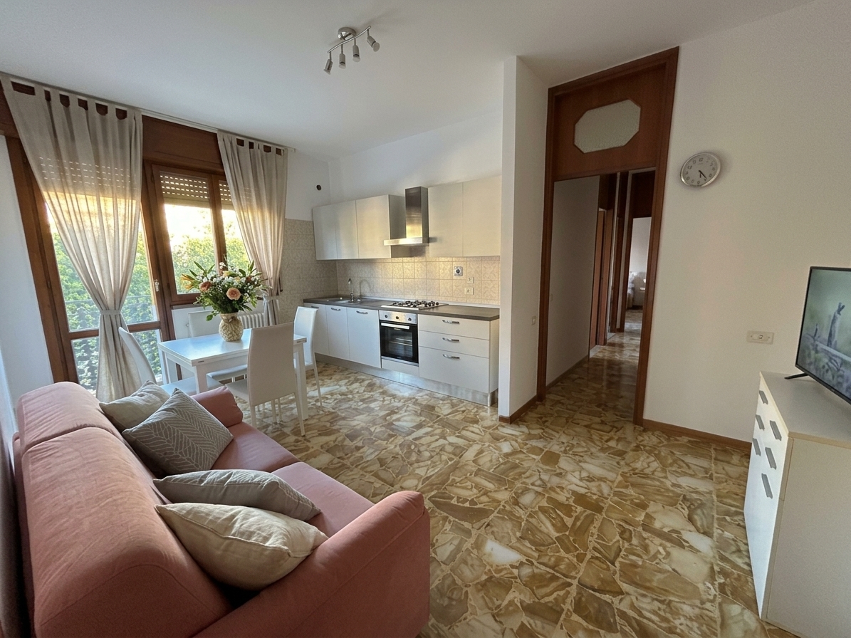 APPARTAMENTO 2 CAMERE in zona Casina a Casina